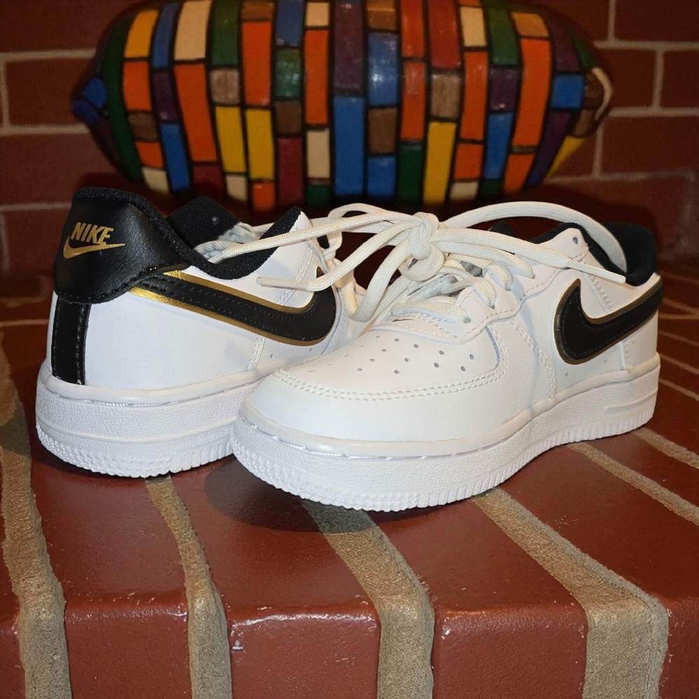 Nike White and Black Sneakers